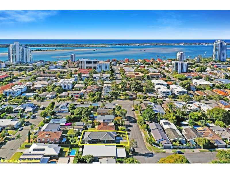 9 Grace Avenue, Labrador QLD 4215