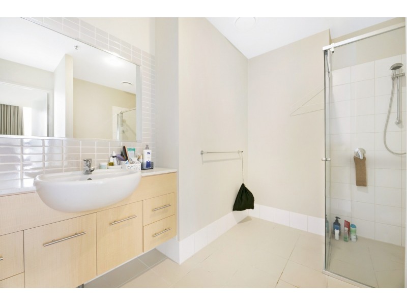 300/105 Scarborough Street, Southport QLD 4215