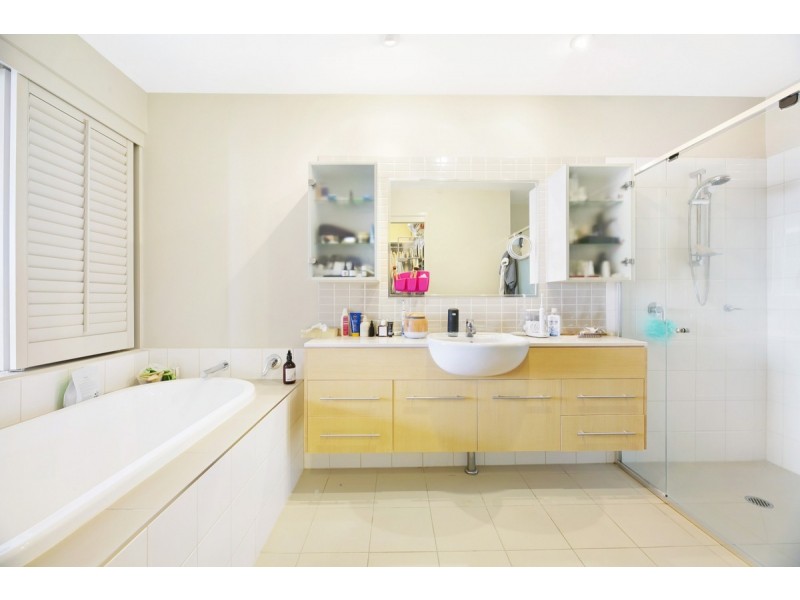 300/105 Scarborough Street, Southport QLD 4215