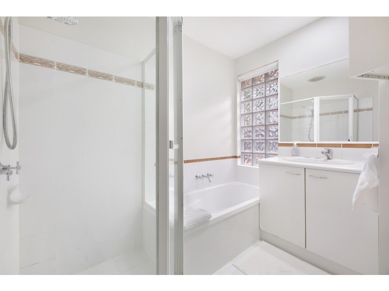 33 Boronia Drive, Southport QLD 4215