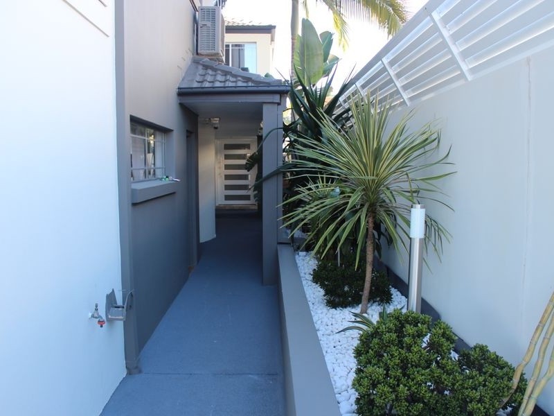 1/27 Lenneberg Street, Southport QLD 4215