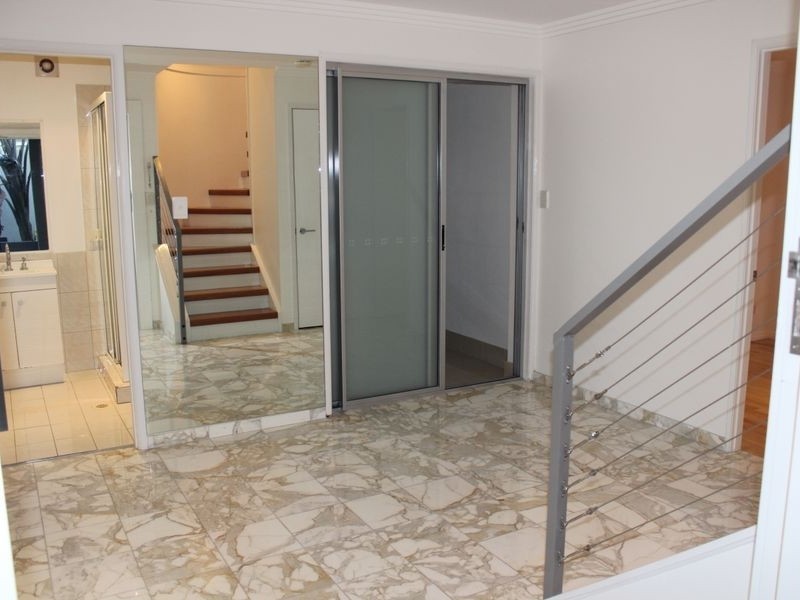 1/27 Lenneberg Street, Southport QLD 4215