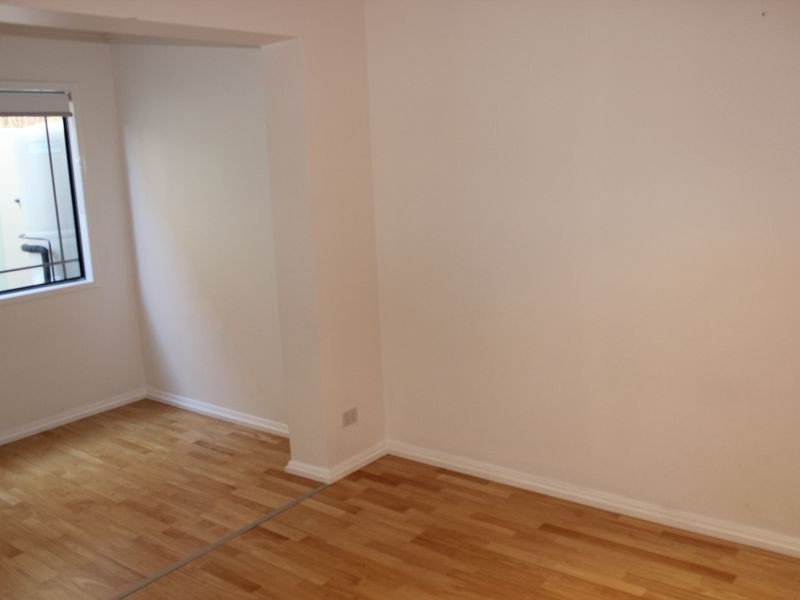 1/27 Lenneberg Street, Southport QLD 4215