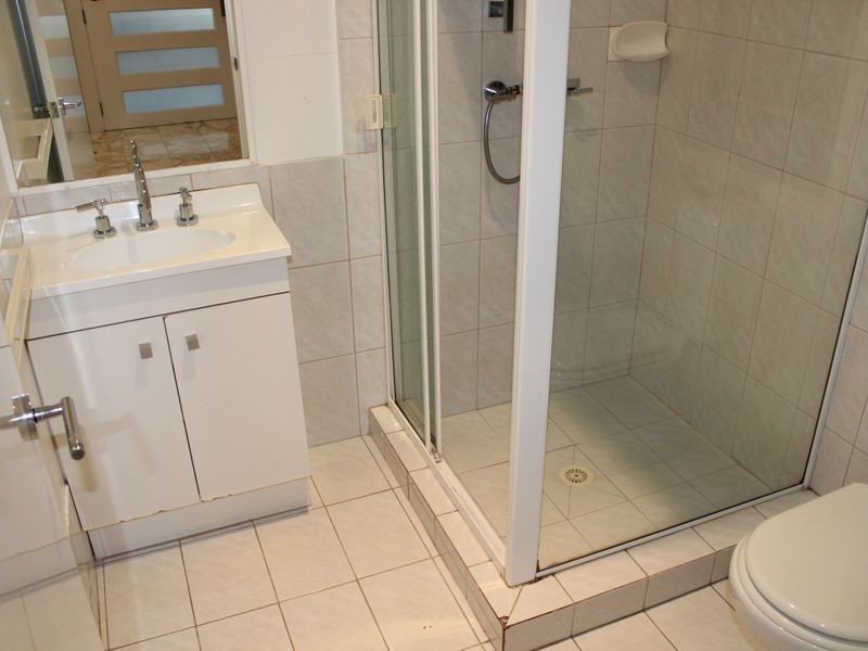 1/27 Lenneberg Street, Southport QLD 4215