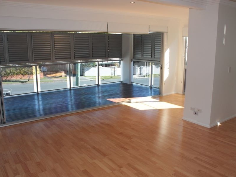 1/27 Lenneberg Street, Southport QLD 4215