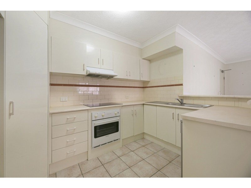 17/47-51 Pohlman Street, Southport QLD 4215