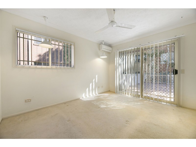 17/47-51 Pohlman Street, Southport QLD 4215