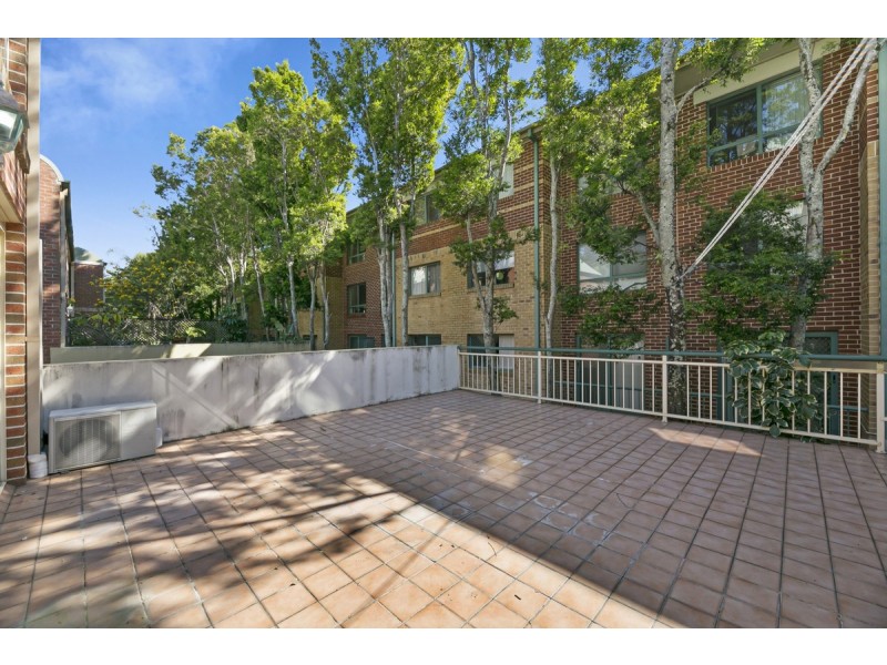 17/47-51 Pohlman Street, Southport QLD 4215