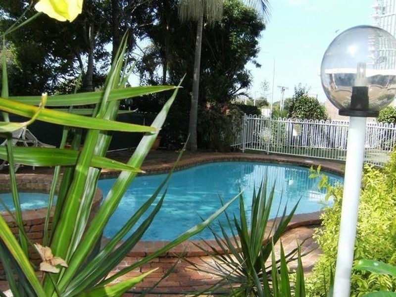 1/65 Bauer Street, Southport QLD 4215