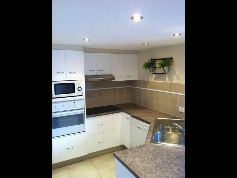 6/50 Pohlman Street, Southport QLD 4215