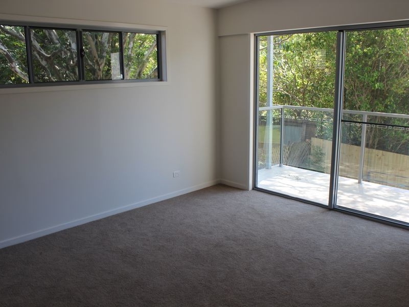 2/9-11 Deauville Drive, Southport QLD 4215