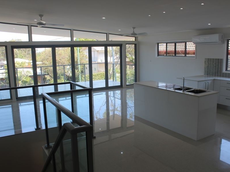 2/9-11 Deauville Drive, Southport QLD 4215