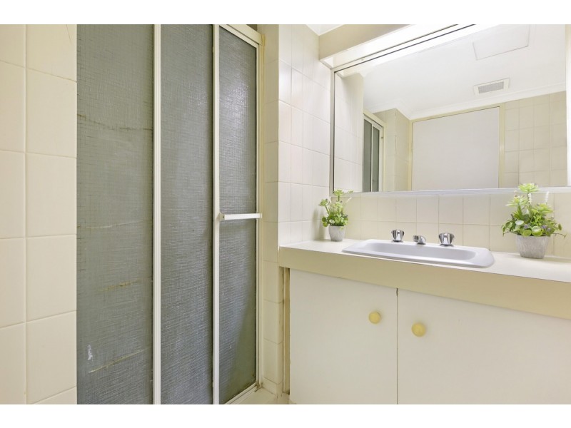 2/164 High Street, Southport QLD 4215