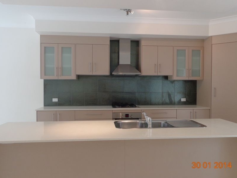 2/81 Pohlman Street, Southport QLD 4215