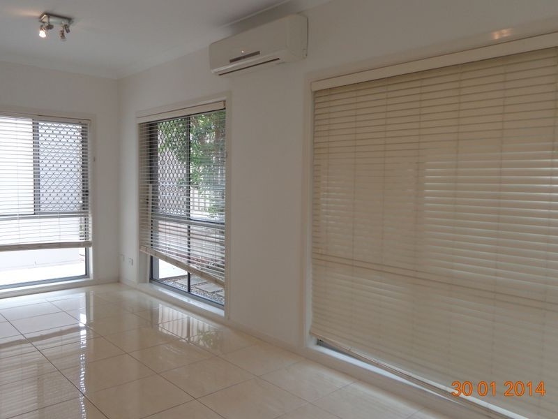 2/81 Pohlman Street, Southport QLD 4215