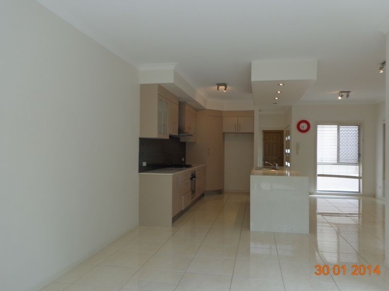 2/81 Pohlman Street, Southport QLD 4215