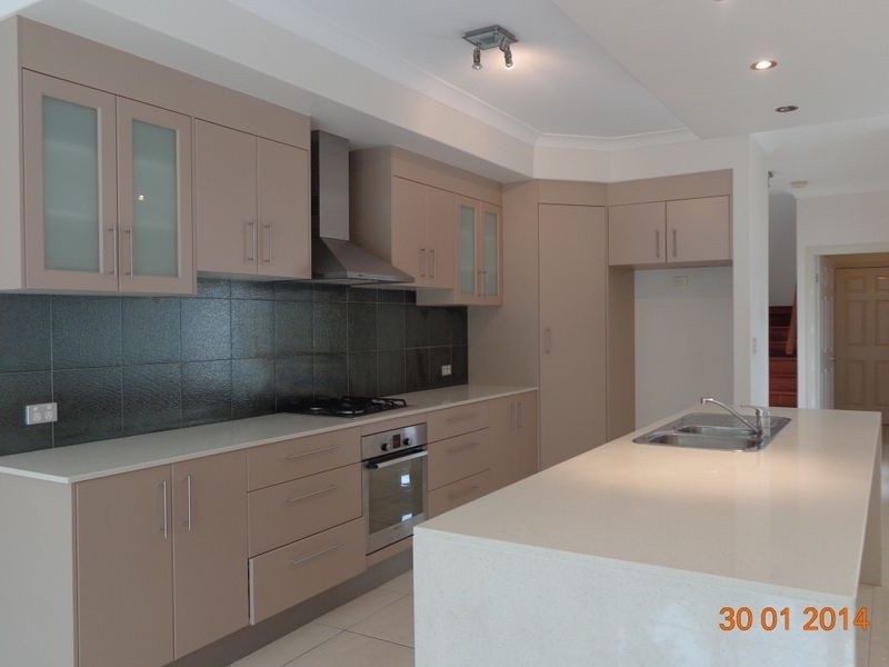 2/81 Pohlman Street, Southport QLD 4215