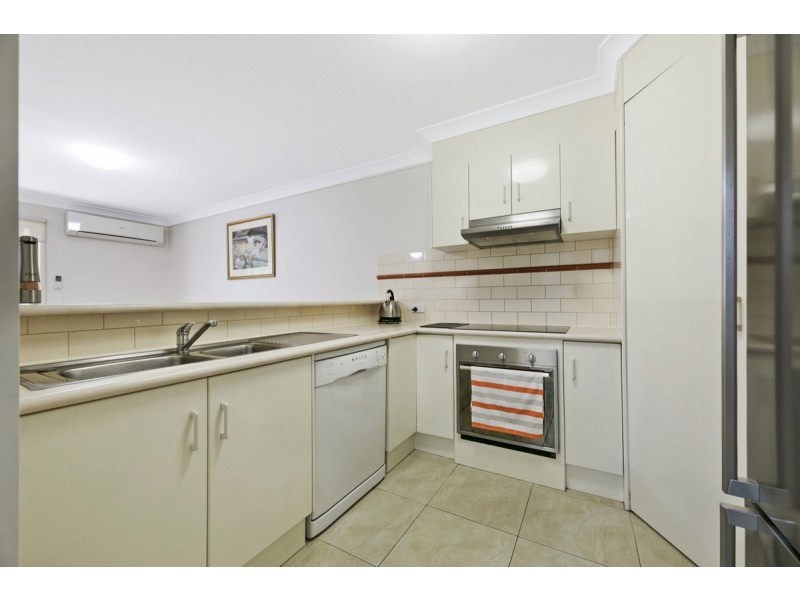 24/51 Pohlman Street, Southport QLD 4215