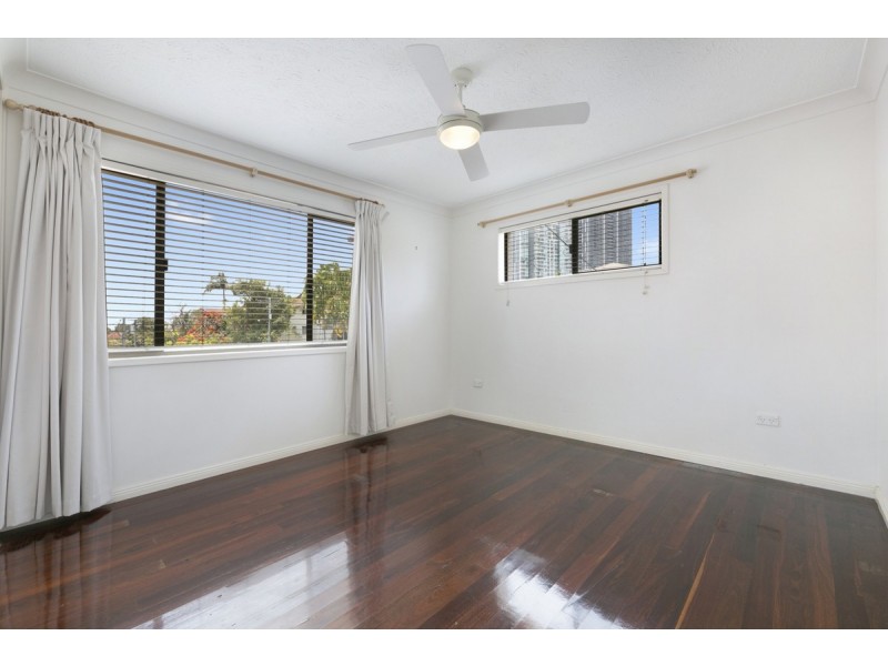 1/16 Lather Street, Southport QLD 4215