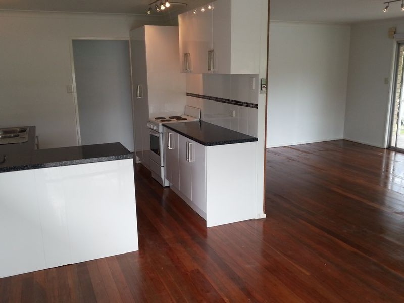 2 Golden Crescent, Southport QLD 4215