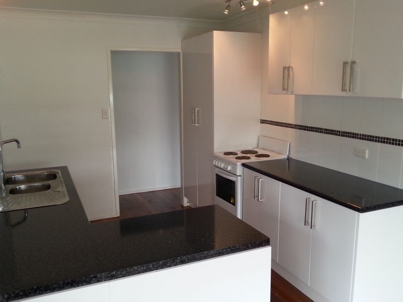 2 Golden Crescent, Southport QLD 4215