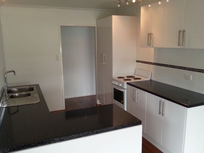 2 Golden Crescent, Southport QLD 4215