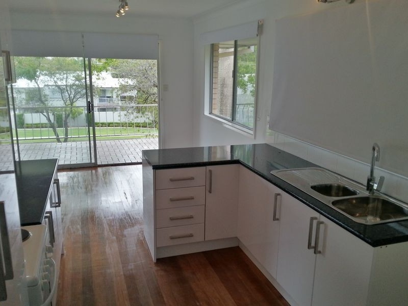 2 Golden Crescent, Southport QLD 4215