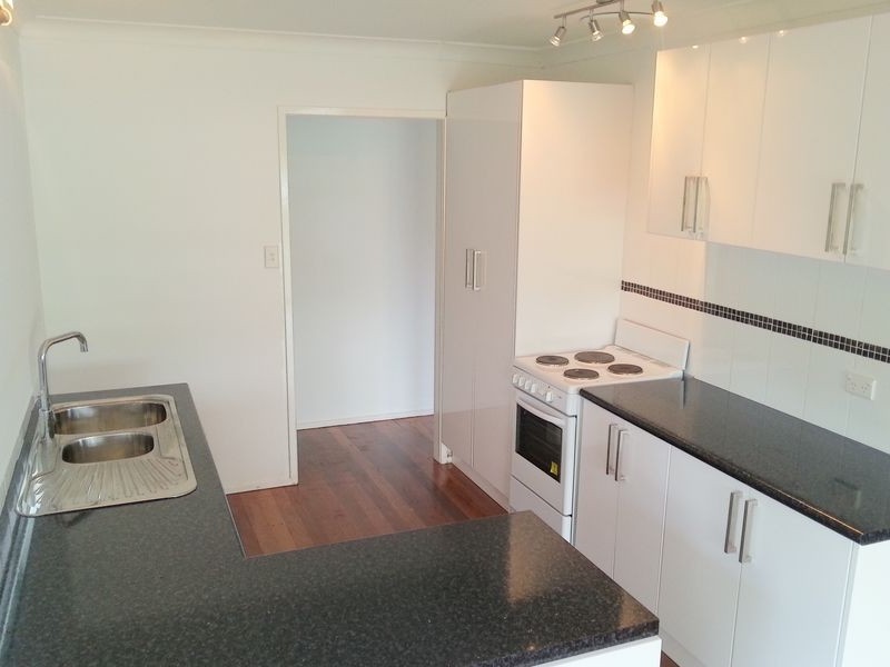 2 Golden Crescent, Southport QLD 4215