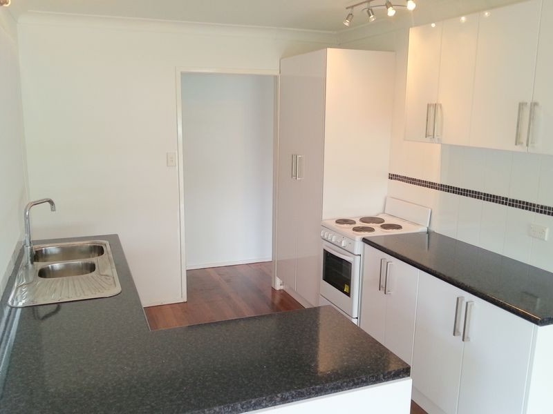 2 Golden Crescent, Southport QLD 4215