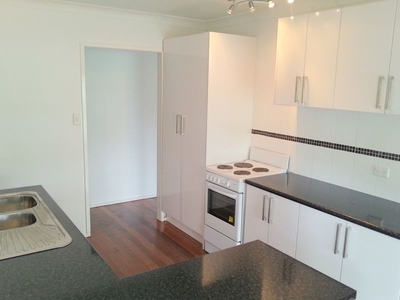 2 Golden Crescent, Southport QLD 4215