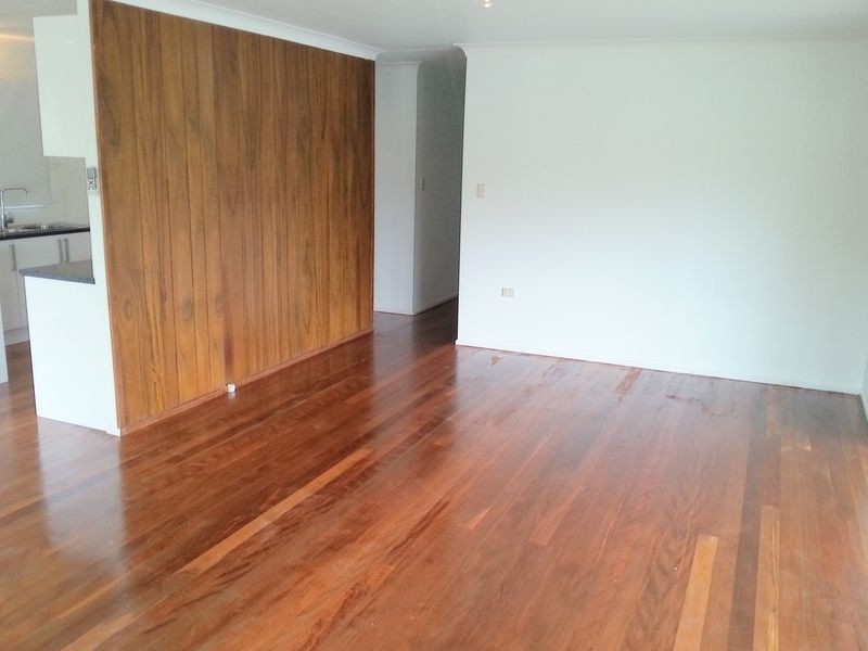 2 Golden Crescent, Southport QLD 4215