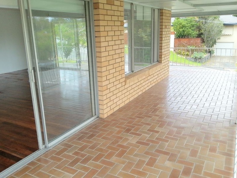 2 Golden Crescent, Southport QLD 4215