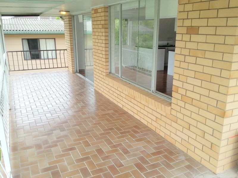 2 Golden Crescent, Southport QLD 4215