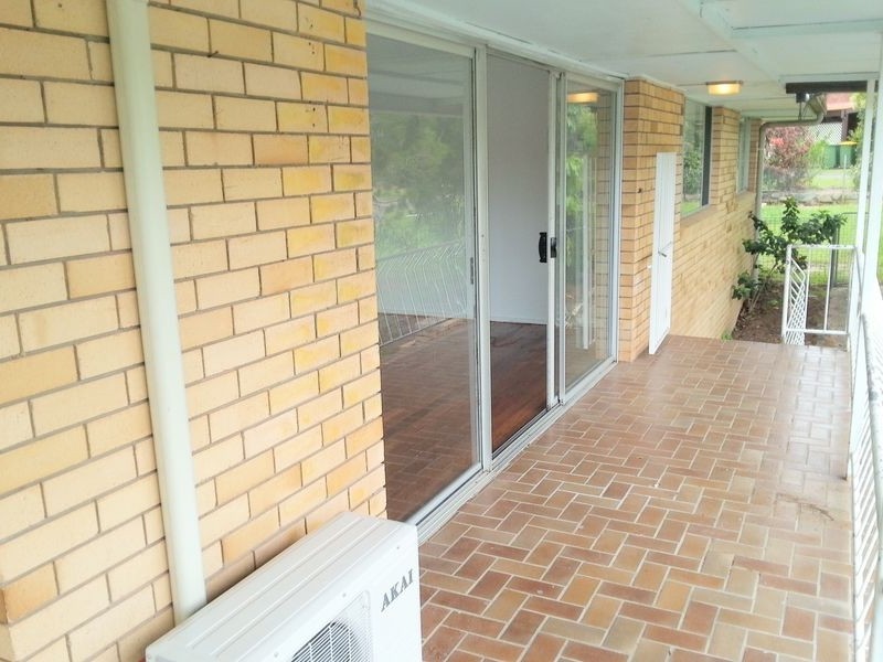 2 Golden Crescent, Southport QLD 4215