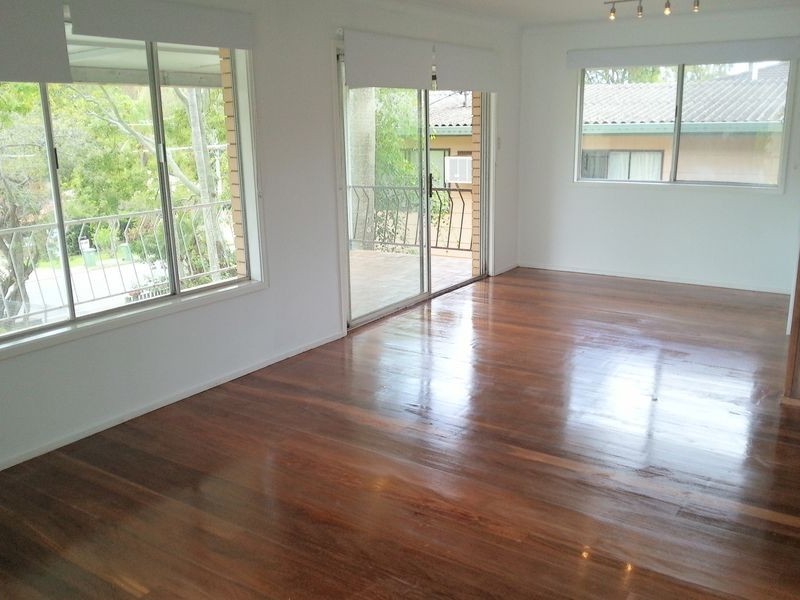 2 Golden Crescent, Southport QLD 4215