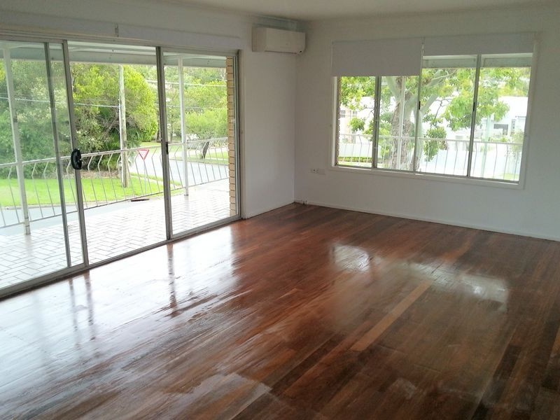 2 Golden Crescent, Southport QLD 4215