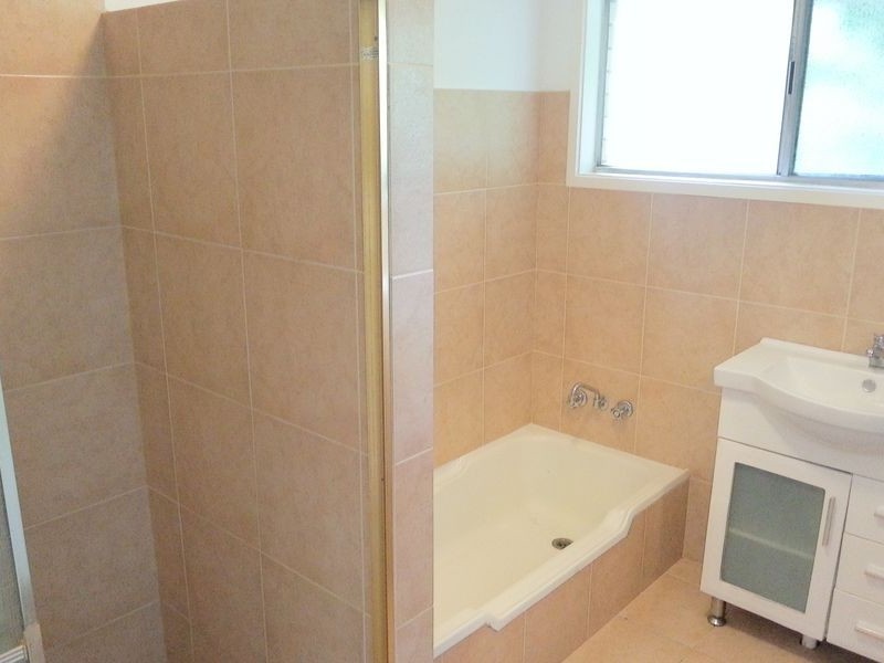 2 Golden Crescent, Southport QLD 4215