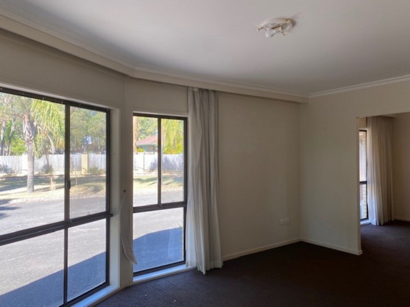 35 Kingsway Drive, Molendinar QLD 4214