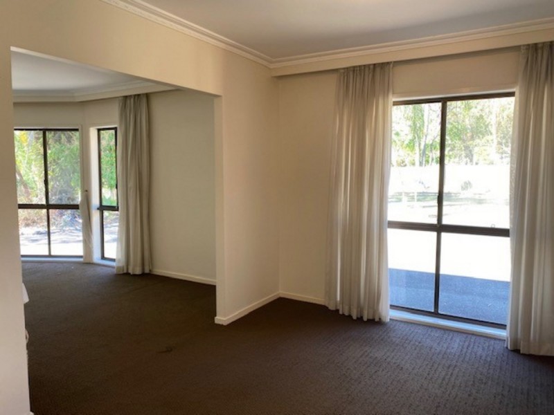 35 Kingsway Drive, Molendinar QLD 4214