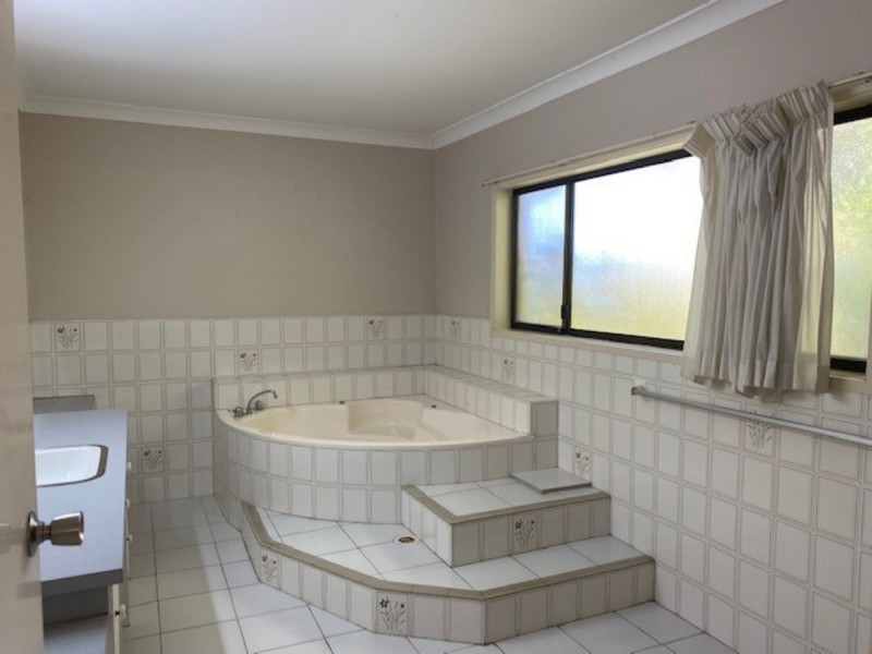 35 Kingsway Drive, Molendinar QLD 4214