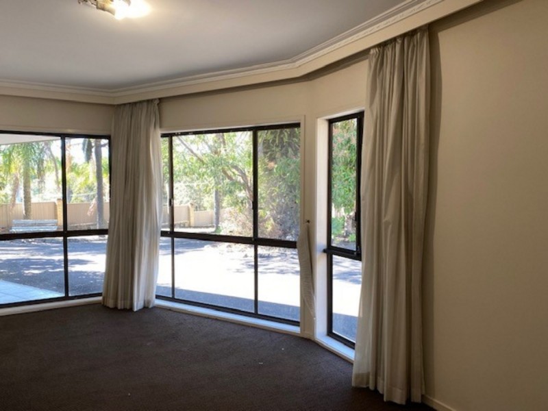 35 Kingsway Drive, Molendinar QLD 4214