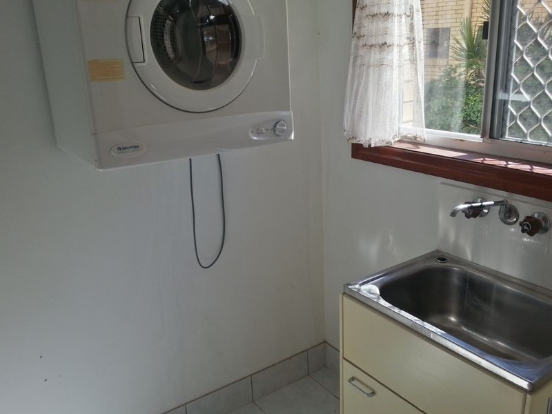 2/264 Marine Parade, Labrador QLD 4215