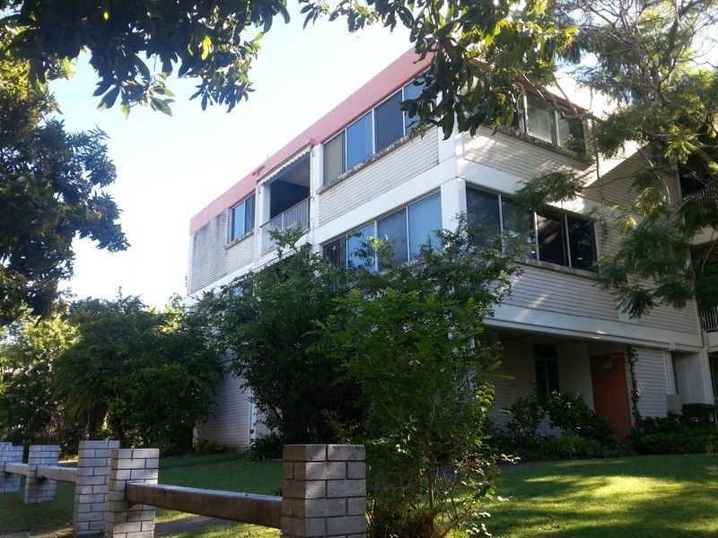 8/64 Bauer Street, Southport QLD 4215