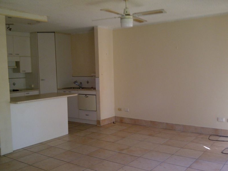 8/64 Bauer Street, Southport QLD 4215