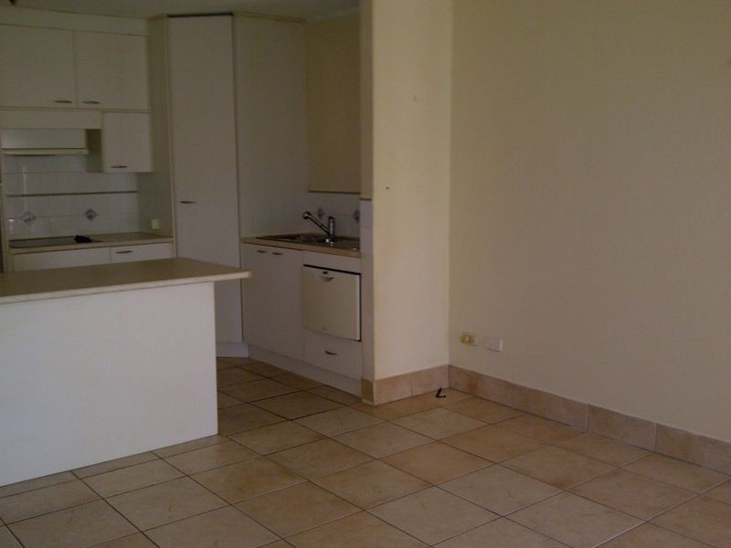 8/64 Bauer Street, Southport QLD 4215