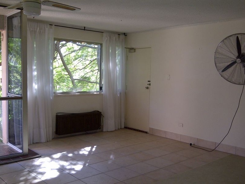 8/64 Bauer Street, Southport QLD 4215