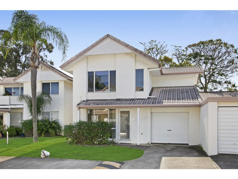 10/2 St Kevins Avenue, Benowa QLD 4217