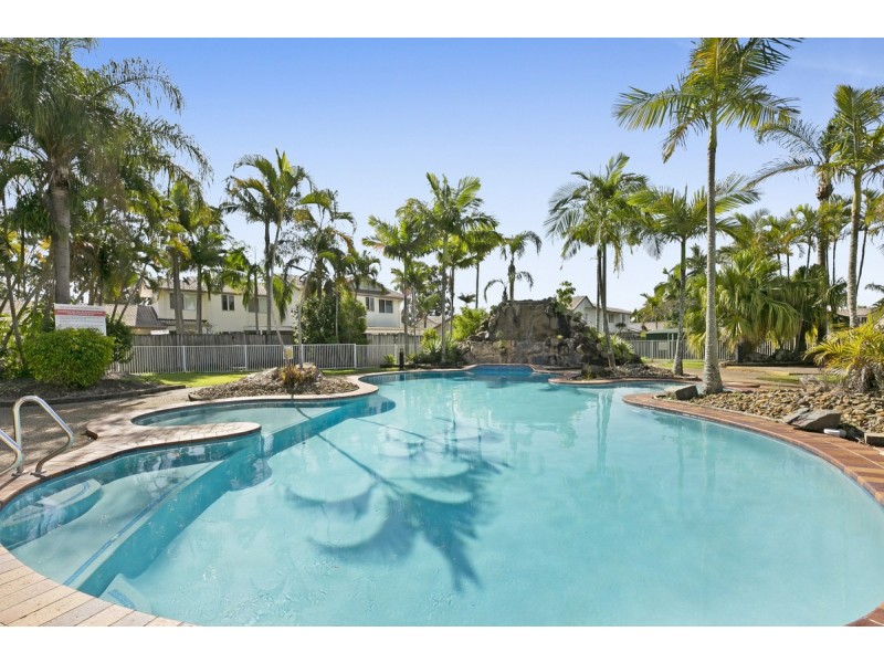 10/2 St Kevins Avenue, Benowa QLD 4217