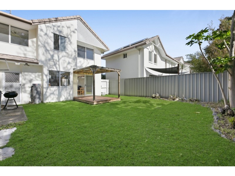 10/2 St Kevins Avenue, Benowa QLD 4217