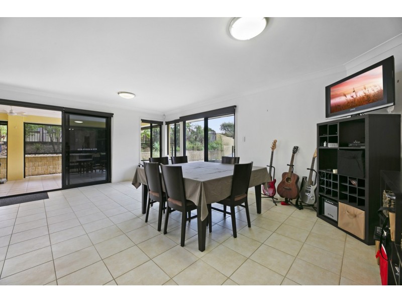 38 Petworth Court, Arundel QLD 4214